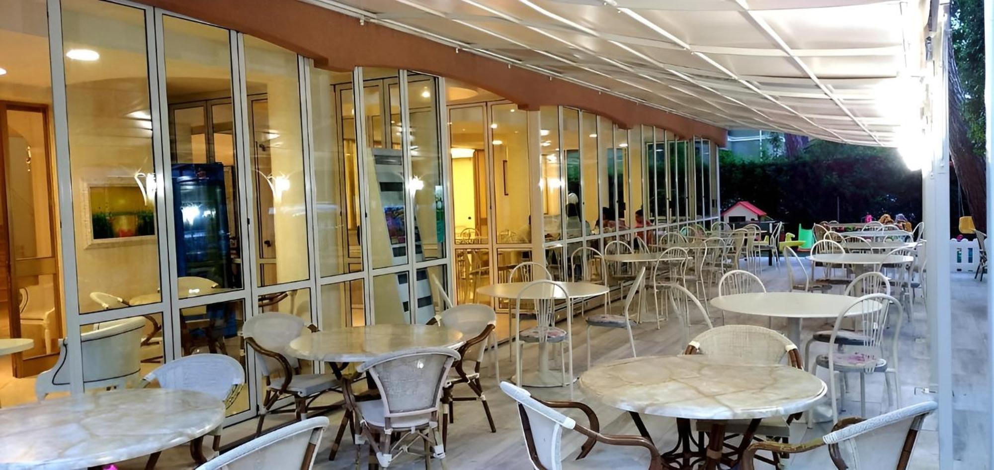 Hotel Gioiosa 체제나티코 외부 사진