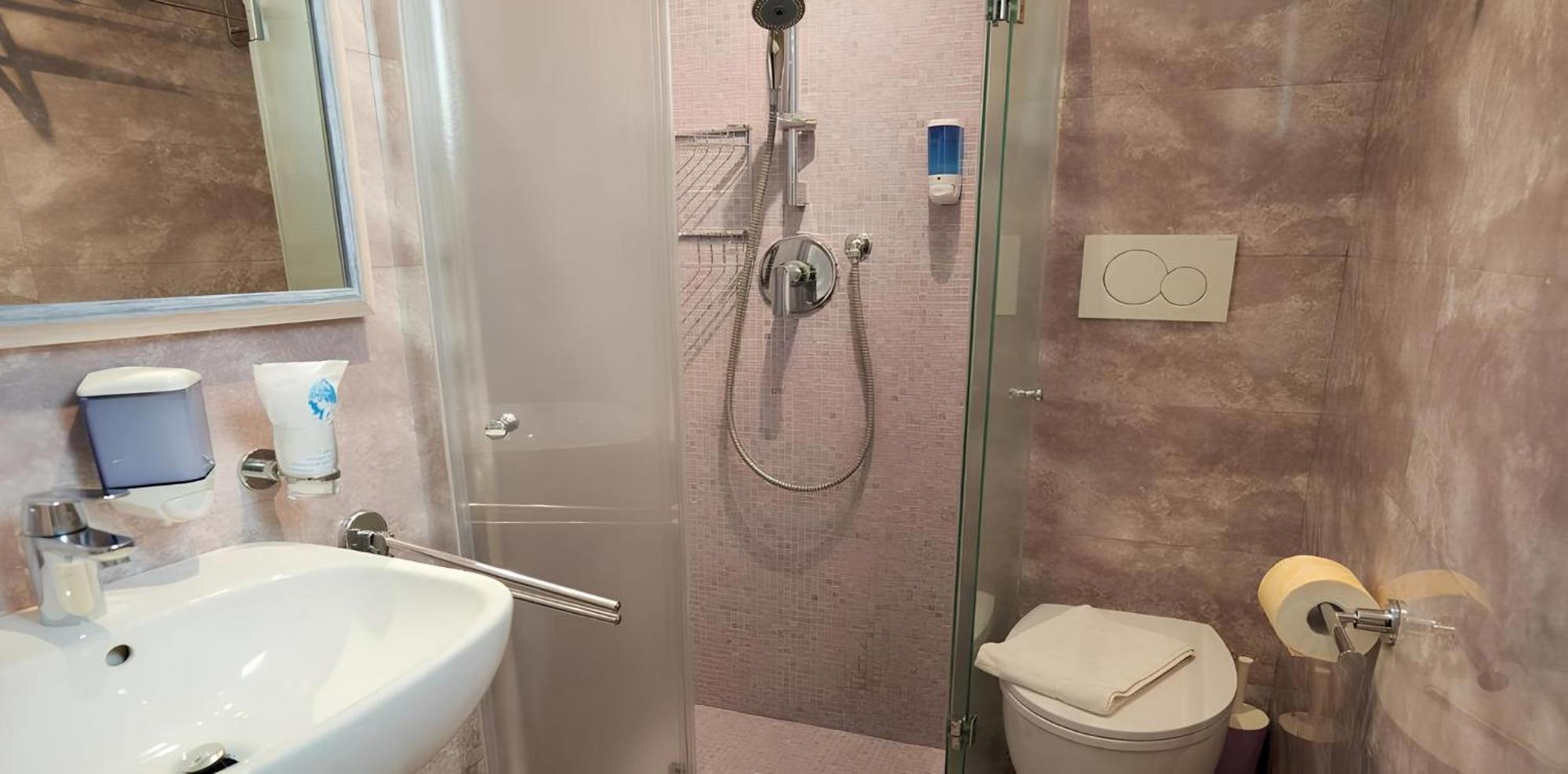 Hotel Gioiosa 체제나티코 외부 사진