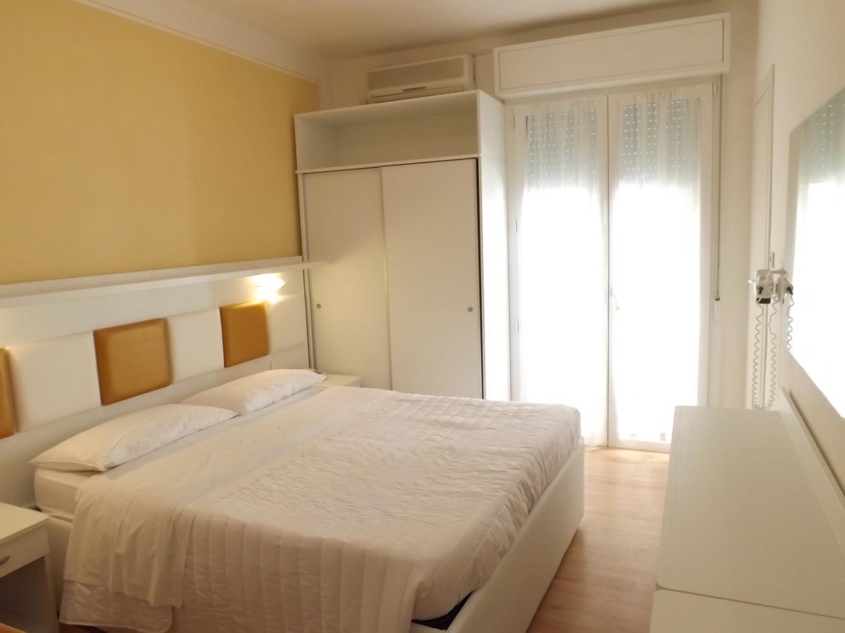 Hotel Gioiosa 체제나티코 외부 사진