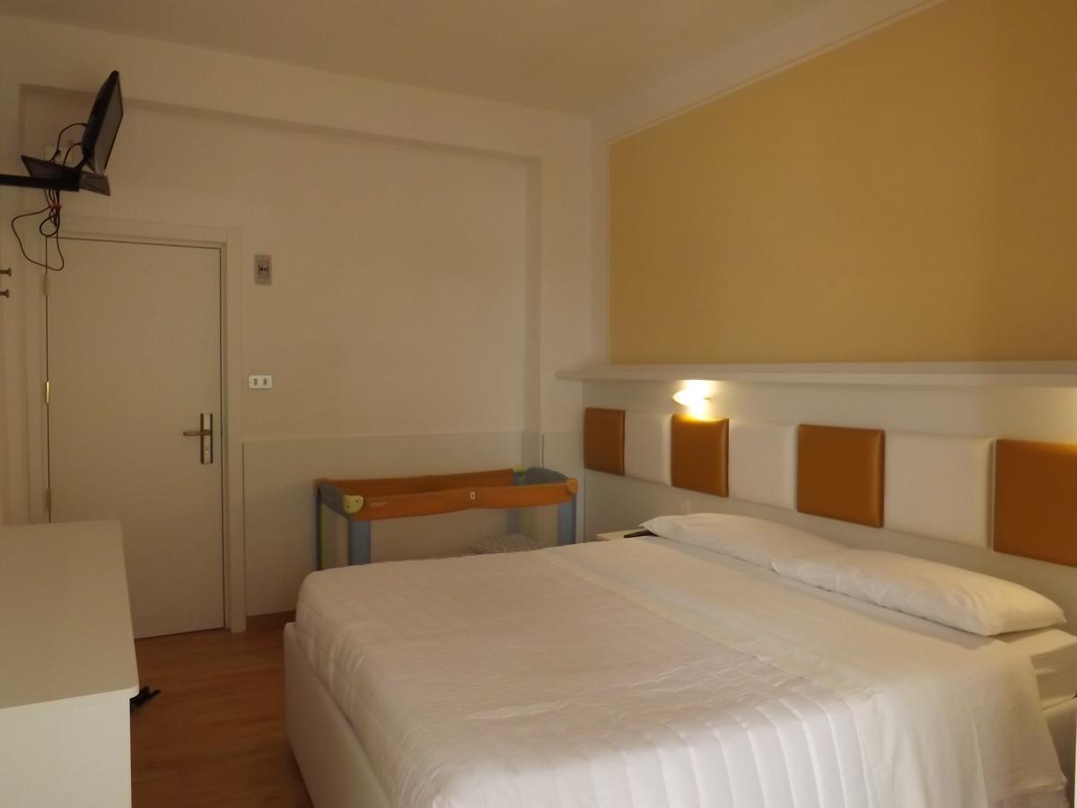Hotel Gioiosa 체제나티코 외부 사진