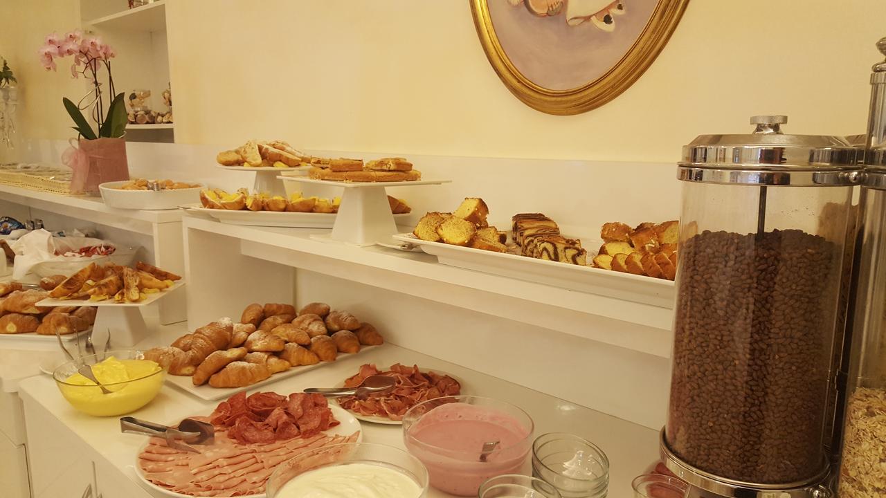 Hotel Gioiosa 체제나티코 외부 사진