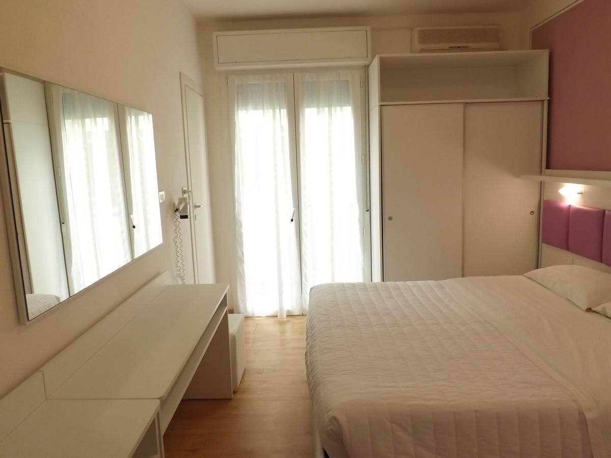 Hotel Gioiosa 체제나티코 외부 사진