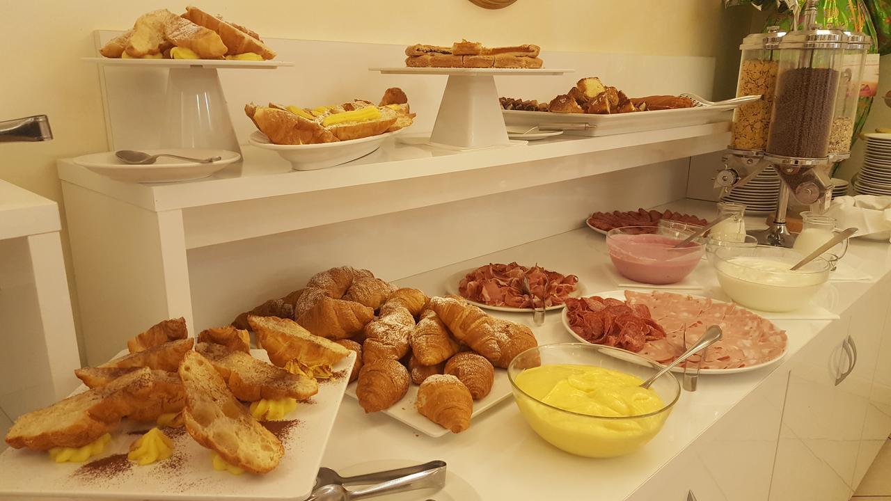 Hotel Gioiosa 체제나티코 외부 사진